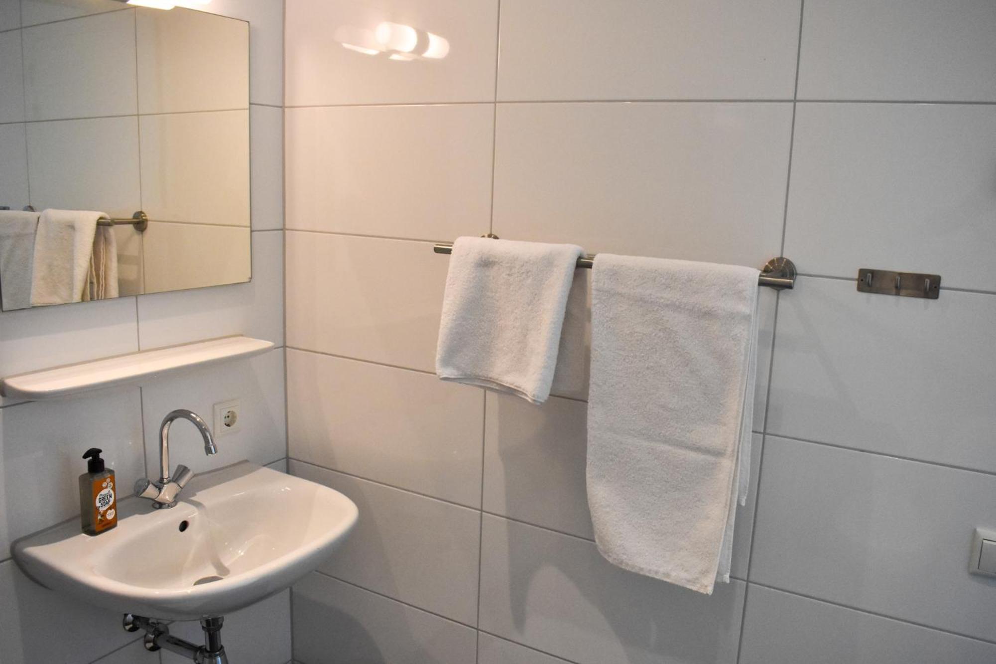 Buiteninn Het Overveen Hotel Рийсен Екстериор снимка